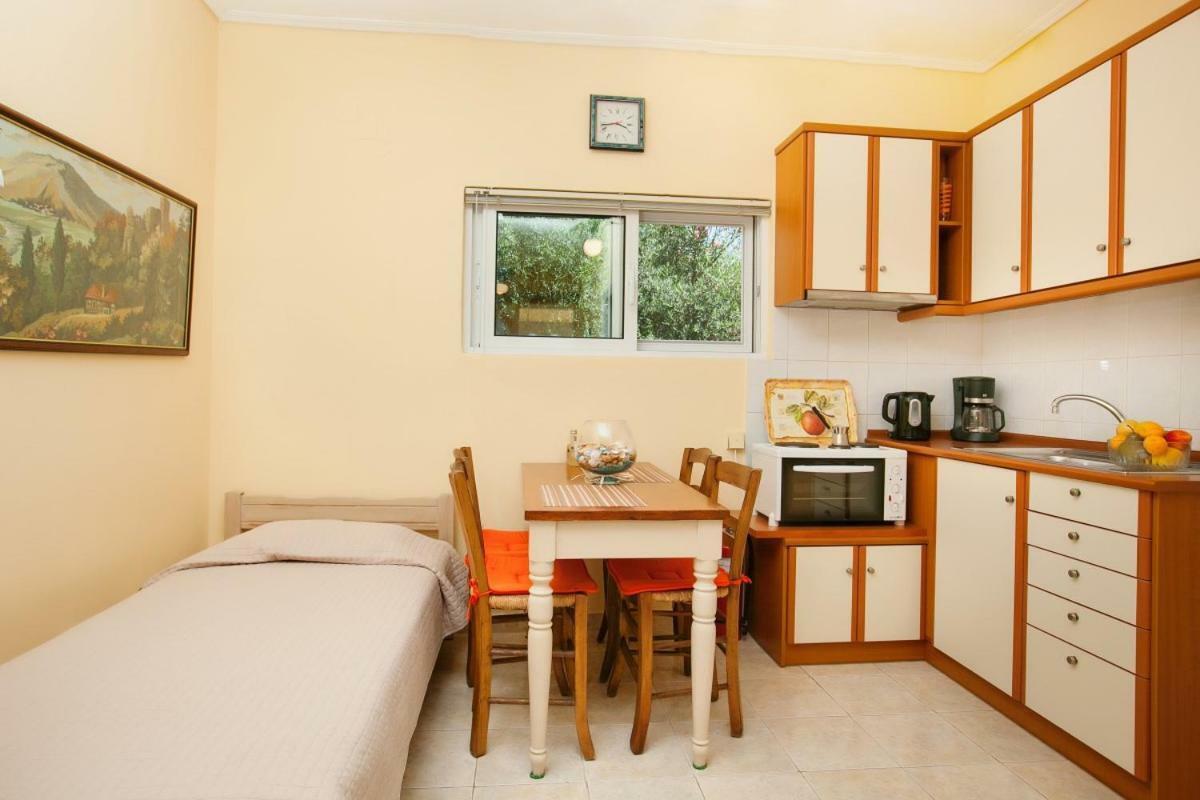 Filothei Apartments มิกรา มานดิเนีย ภายนอก รูปภาพ