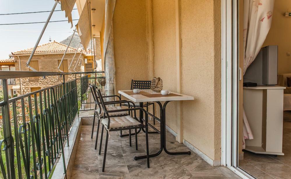 Filothei Apartments มิกรา มานดิเนีย ภายนอก รูปภาพ
