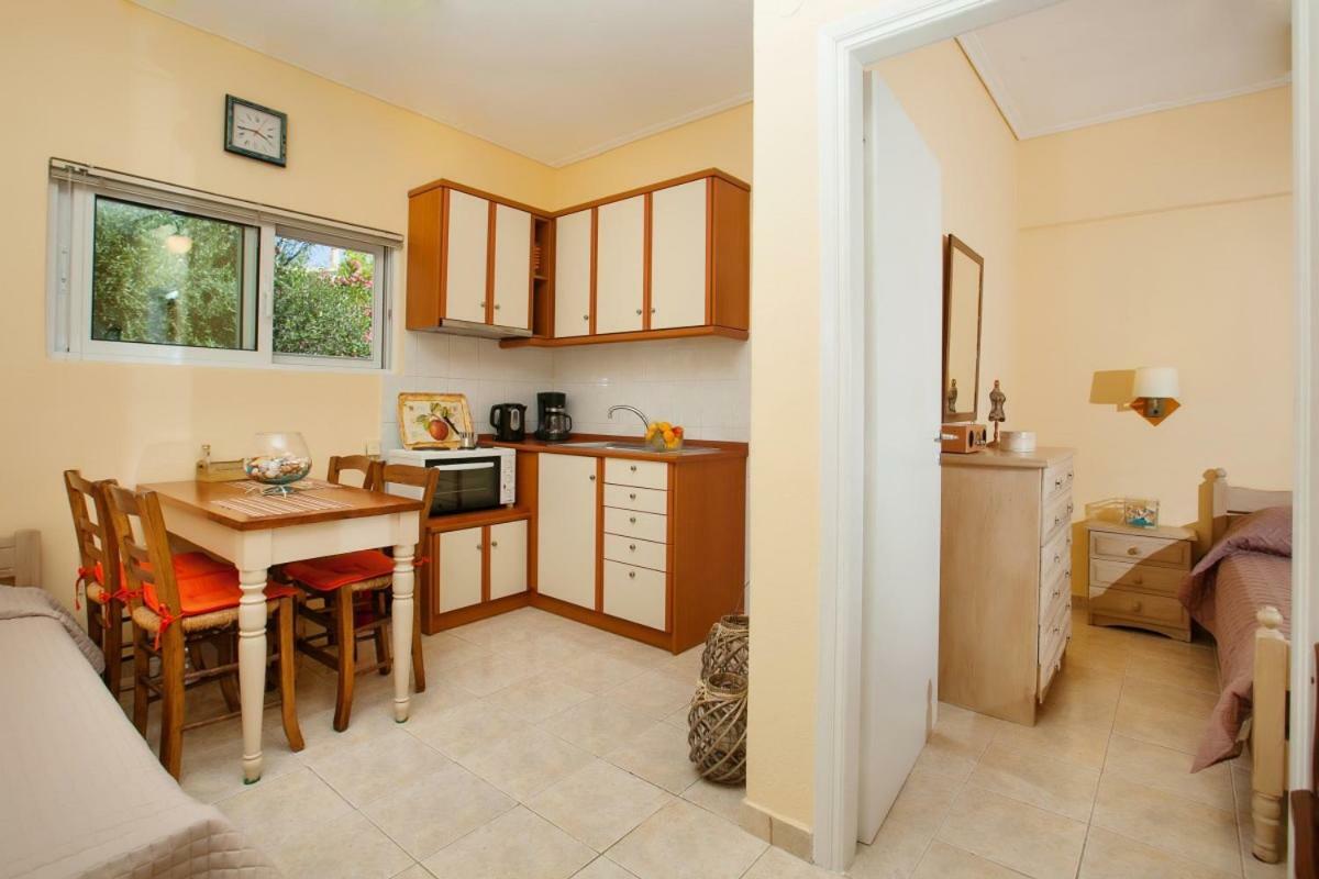 Filothei Apartments มิกรา มานดิเนีย ภายนอก รูปภาพ