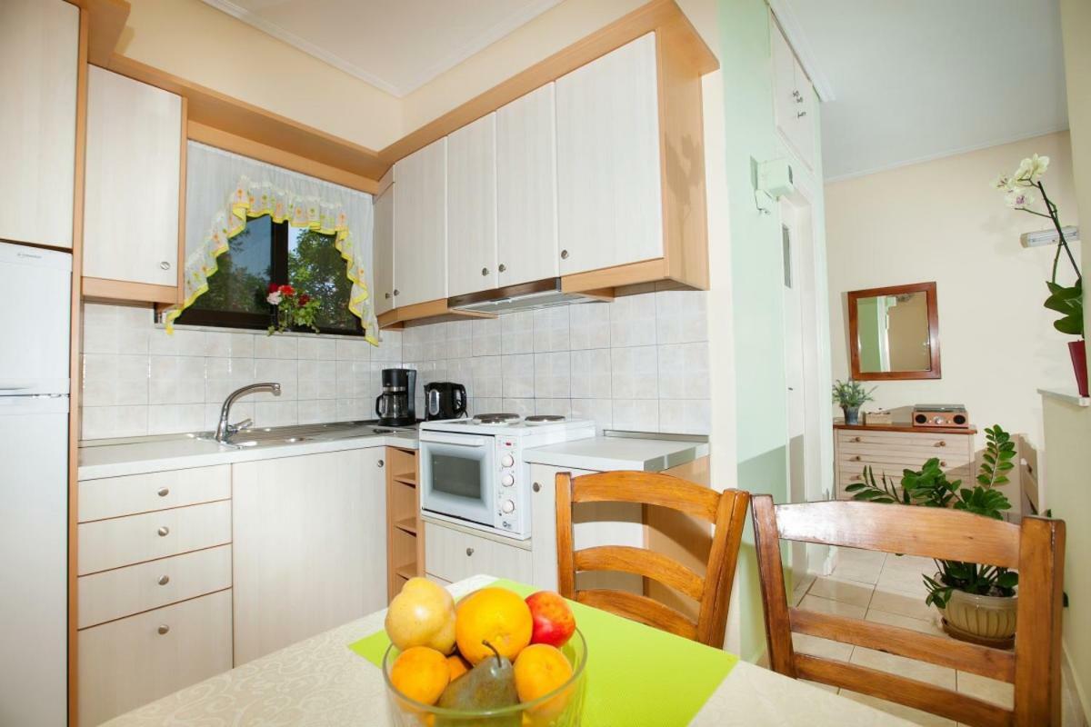 Filothei Apartments มิกรา มานดิเนีย ภายนอก รูปภาพ